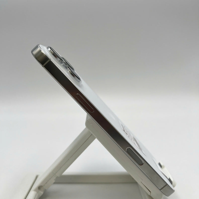 iPhone 16 Pro Max 256GB အဖြူရောင် 99% ဘက်ထရီ 100% Fullbox International Apple VN/A ဗားရှင်း (0 ကြိမ်အားသွင်းသည်) - HH1426 