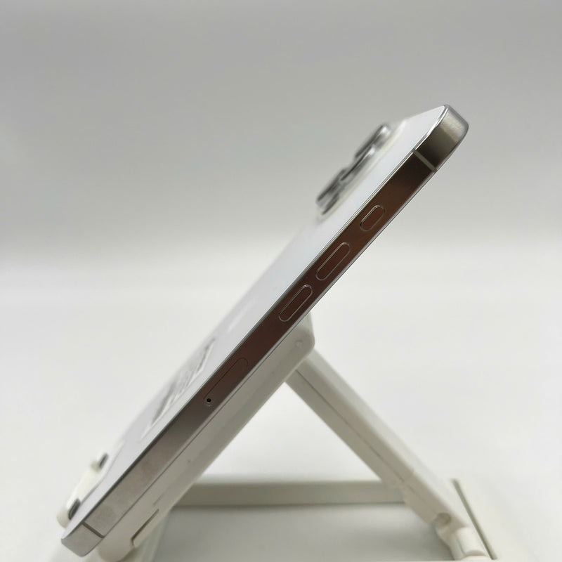 iPhone 16 Pro Max 256GB အဖြူရောင် 99% ဘက်ထရီ 100% Fullbox International Apple VN/A ဗားရှင်း (0 ကြိမ်အားသွင်းသည်) - HH1426 