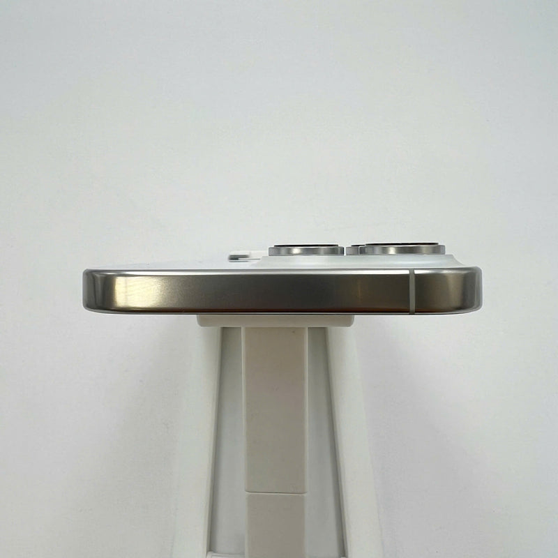 iPhone 16 Pro Max 256GB အဖြူရောင် 99% ဘက်ထရီ 100% Fullbox International Apple VN/A ဗားရှင်း (0 ကြိမ်အားသွင်းသည်) - HH1426 