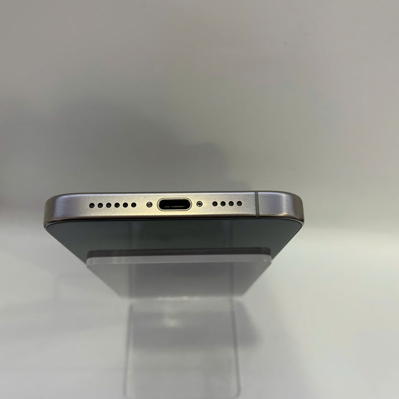 iPhone 15 Pro Max 256GB သဘာဝ 97% ဘက်ထရီ 87% Apple International (စခရင် ခြစ်ရာ၊ အစွန်း) - HH9594 