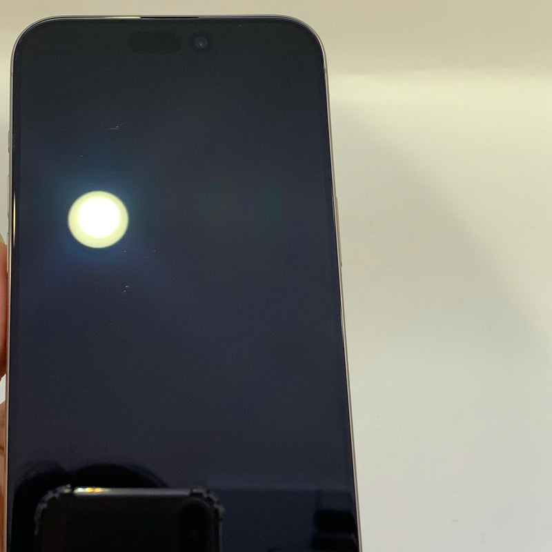 iPhone 15 Pro Max 256GB သဘာဝ 97% ဘက်ထရီ 87% Apple International (စခရင် ခြစ်ရာ၊ အစွန်း) - HH9594 