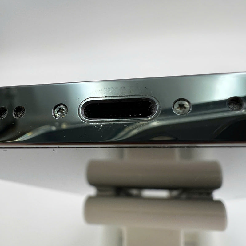 iPhone 13 Pro Max 128GB အစိမ်းရောင် 98% ဘက်ထရီ 86% Apple International (3x အစက်အပြောက်များ၊ အစွန်းများနှင့် မျက်နှာပြင်ပေါ်ရှိ ခြစ်ရာများ) - HH1276 