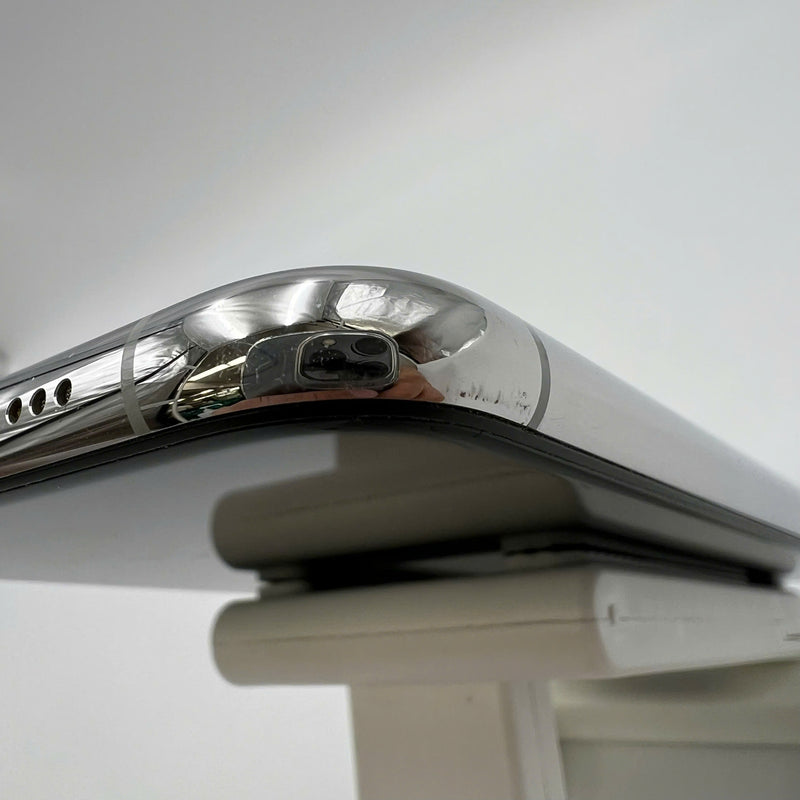 iPhone 11 Pro 256GB အဖြူရောင် 98% ဘက္ထရီ 85% စက်ပစ္စည်းသည် ကွန်ရက်အခကြေးငွေအားလုံးကို ပေးဆောင်ထားပြီး Apple International ကဲ့သို့ အသုံးပြုထားသည် (အသံအတိုးအကျယ်ခလုတ်ကို နှိပ်ရခက်သည်၊ အနားစွန်းများ ခြစ်မိသည်) - HH9350 