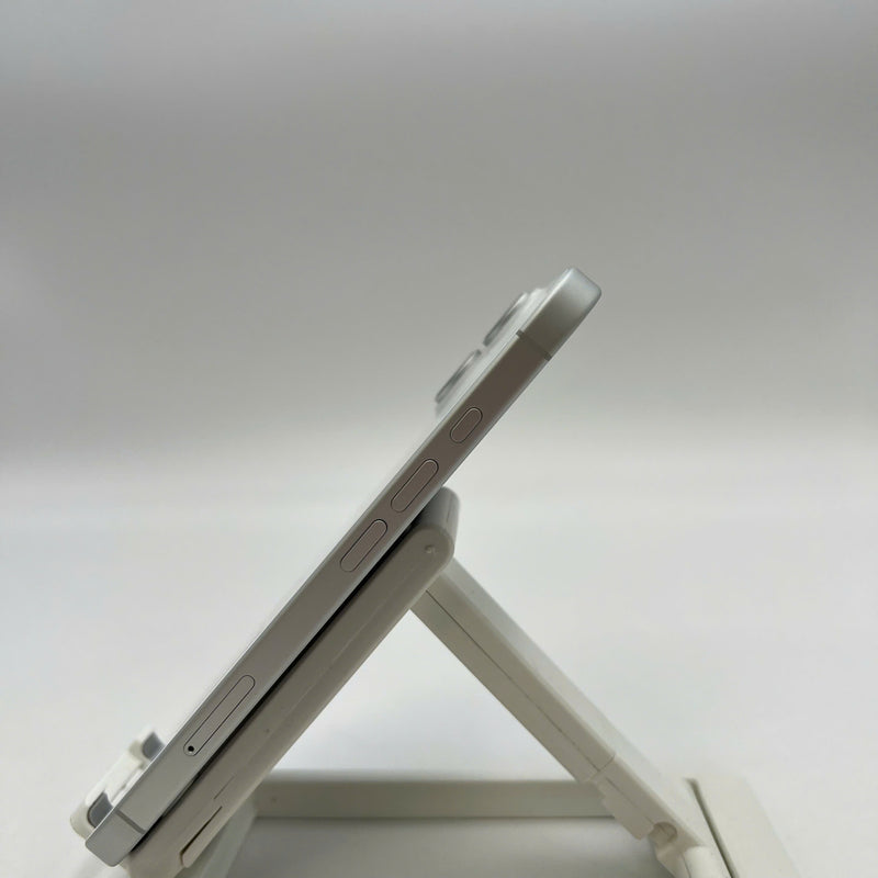 iPhone 16 128GB အဖြူရောင် 99% ဘက်ထရီ 100% နိုင်ငံတကာ DCM (DCM ဆင်းမ်မပါ - လိမ္မော်ရောင် အစွန်းများ) - HH1049 