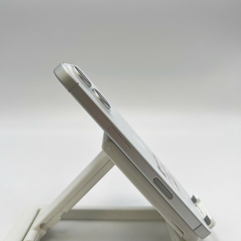 iPhone 16 128GB အဖြူရောင် 99% ဘက်ထရီ 100% နိုင်ငံတကာ DCM (DCM ဆင်းမ်မပါ - လိမ္မော်ရောင် အစွန်းများ) - HH1049 