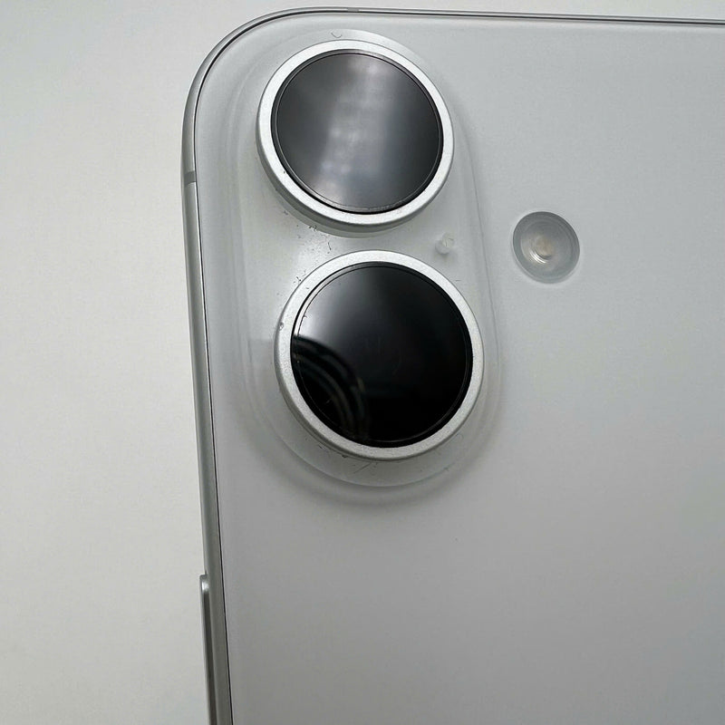 iPhone 16 128GB အဖြူရောင် 99% ဘက်ထရီ 100% နိုင်ငံတကာ DCM (DCM ဆင်းမ်မပါ - လိမ္မော်ရောင် အစွန်းများ) - HH1049 