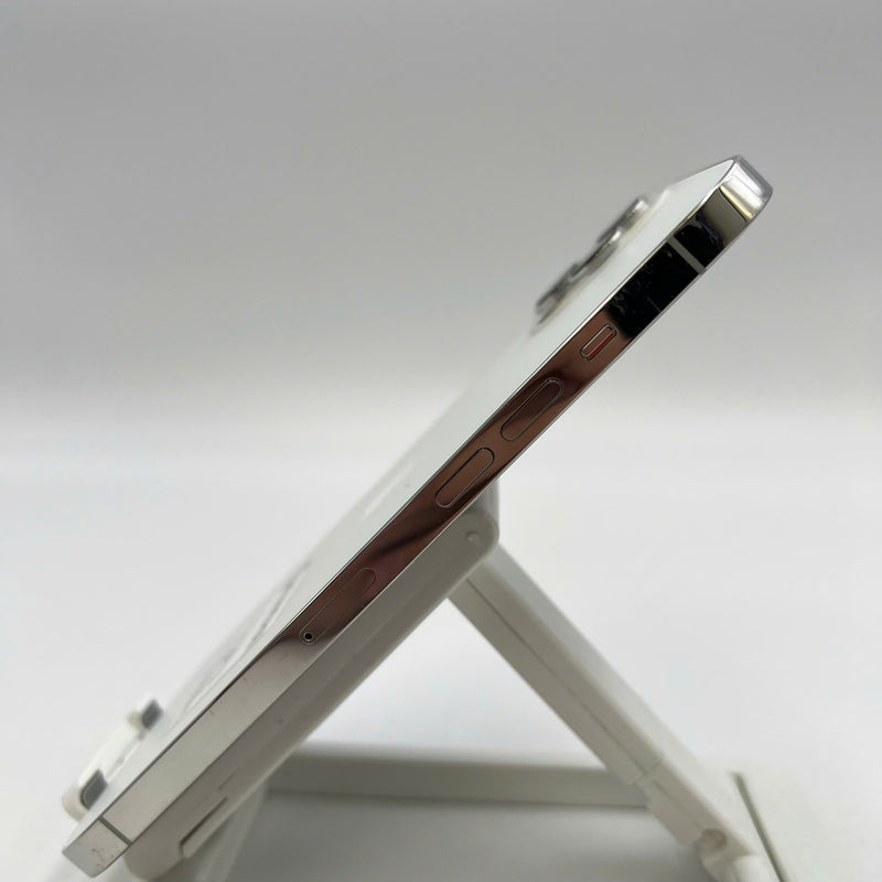 iPhone 12 Pro Max 128GB အဖြူရောင် 98% ဘက်ထရီ 89% အာမခံ စက်ပစ္စည်းသည် ကွန်ရက်အခကြေးငွေအားလုံးကို ပေးဆောင်ထားပြီး Apple International (မျက်နှာပြင် ခြစ်ရာ၊ ခြစ်ရာအစွန်းများ) - HH2264 