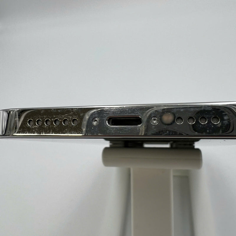 iPhone 12 Pro Max 128GB အဖြူရောင် 98% ဘက်ထရီ 89% အာမခံ စက်ပစ္စည်းသည် ကွန်ရက်အခကြေးငွေအားလုံးကို ပေးဆောင်ထားပြီး Apple International (မျက်နှာပြင် ခြစ်ရာ၊ ခြစ်ရာအစွန်းများ) - HH2264 