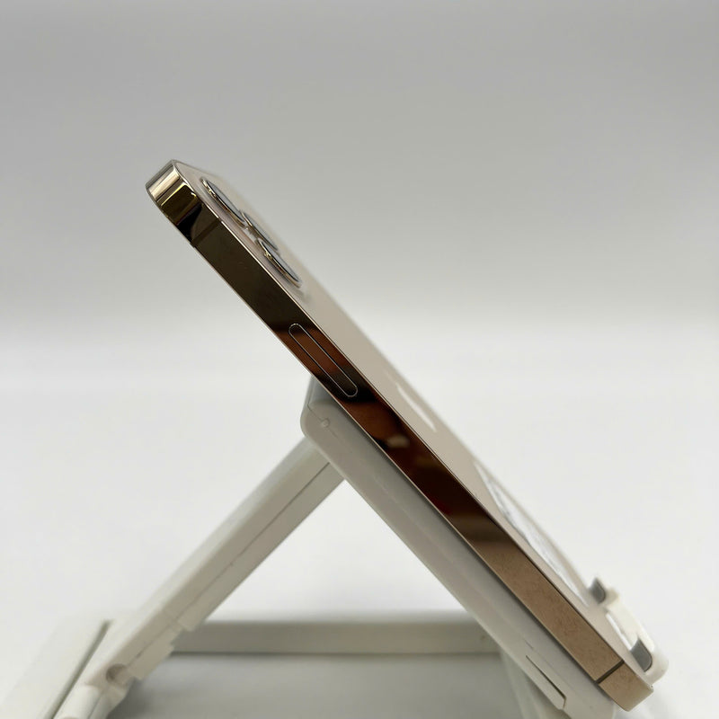 iPhone 12 Pro 128GB Gold 98% ဘက်ထရီ 86% စက်ပစ္စည်းသည် ကွန်ရက်အခကြေးငွေအားလုံးကို ပေးဆောင်ထားပြီး Apple International (အစွန်းပေါ်ရှိ ခြစ်ရာများ၊ 1 ကွက်) - HH4432 