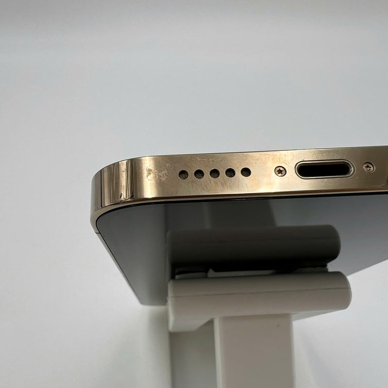 iPhone 12 Pro 128GB Gold 98% ဘက်ထရီ 86% စက်ပစ္စည်းသည် ကွန်ရက်အခကြေးငွေအားလုံးကို ပေးဆောင်ထားပြီး Apple International (အစွန်းပေါ်ရှိ ခြစ်ရာများ၊ 1 ကွက်) - HH4432 