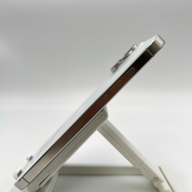 iPhone 16 Pro Max 256GB အဖြူရောင် 98% ဘက်ထရီ 100% Apple International (စခရင်နှင့် အစွန်းများ) - HH2217 