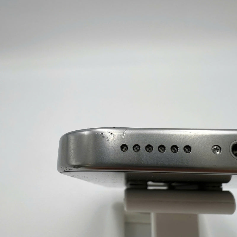 iPhone 16 Pro Max 256GB အဖြူရောင် 98% ဘက်ထရီ 100% Apple International (စခရင်နှင့် အစွန်းများ) - HH2217 