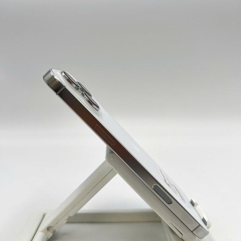 iPhone 16 Pro Max 256GB အဖြူရောင် 98% ဘက်ထရီ 100% Apple International (စခရင်နှင့် အစွန်းများ) - HH2217 