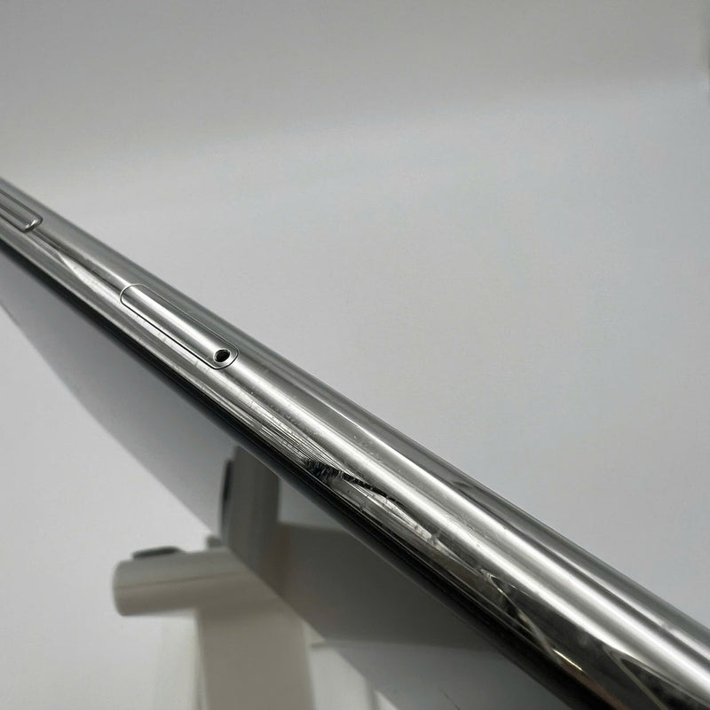 iPhone 11 Pro Max 64GB အနက်ရောင် 97% ဘက်ထရီ 100% စက်ပစ္စည်းသည် ကွန်ရက်အခကြေးငွေအားလုံးကို ပေးဆောင်ထားပြီး Apple International (ဘက်ထရီကို အစားထိုးထားသည် - 1x ကင်မရာအစက်အပြောက်၊ မျက်နှာပြင်ခြစ်ရာများ၊ အစွန်းများ) - HH5675 