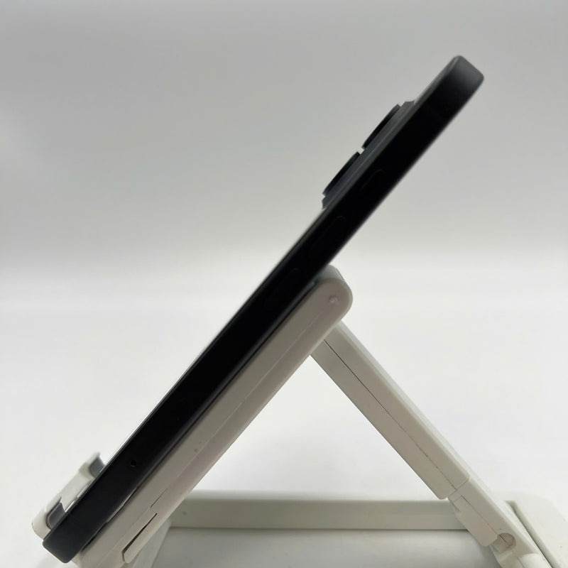 iPhone 16 128GB အနက်ရောင် 98% ဘက်ထရီ SB မှ 100% နိုင်ငံတကာ အာမခံ ( SB ဆင်းမ်ကဒ်မပါ - အမှောင်အနားများ၊ ကင်မရာအစွန်းတွင် ခြစ်ရာများ) - HH6144 