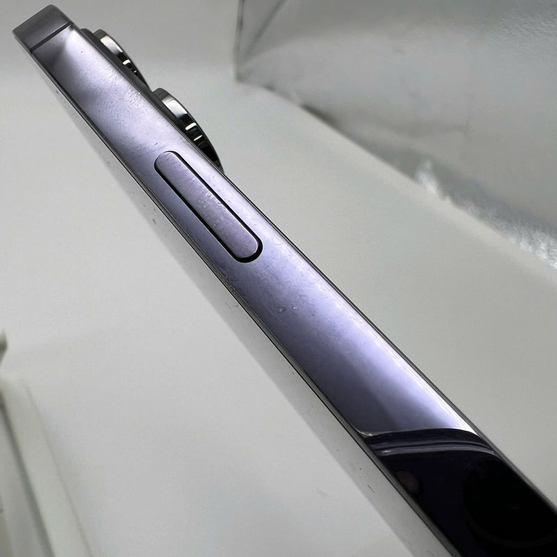 iPhone 14 Pro 128GB ငွေရောင် 98% ဘက္ထရီ 85% International SB (SB မှ SIM မရှိပါ - အစားထိုး ဘက်ထရီ - အစွန်းတွင် ခြစ်ရာများ၊ 0.5x/3x အစက်များ) - HH3747 