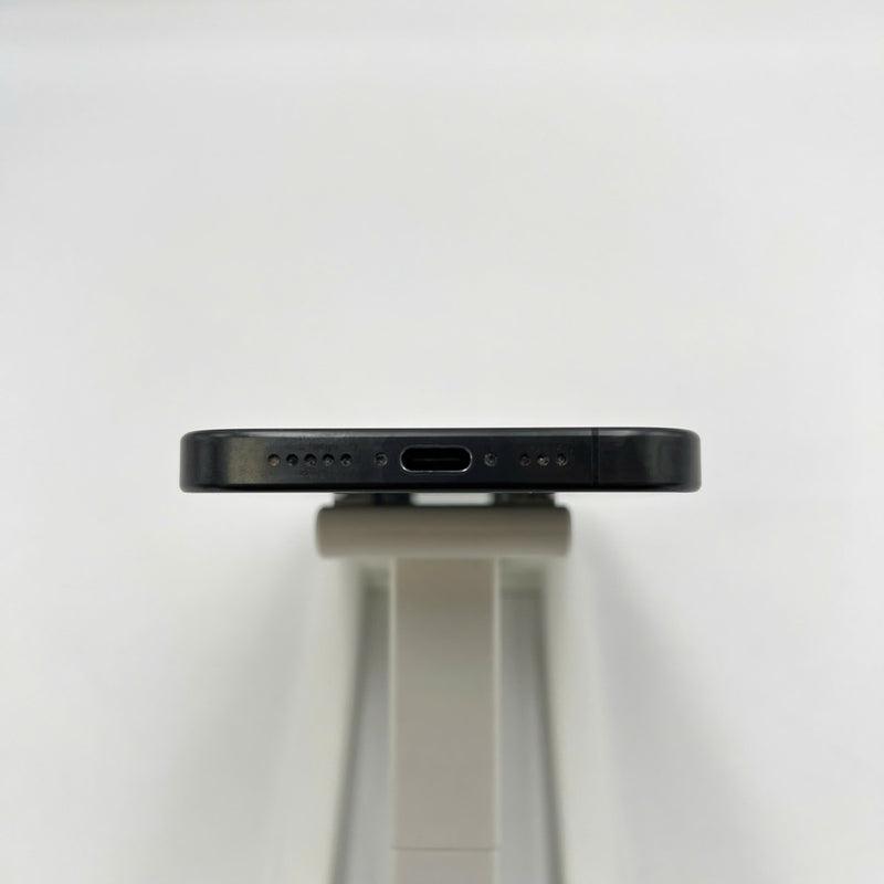 iPhone 15 Pro 128GB အနက်ရောင် 98% ဘက်ထရီ 88% နိုင်ငံတကာ SB (SB မှ ဆင်းမ်ကဒ်မရှိပါ - 0.5x အစက်အပြောက်များ၊ အစွန်းများ၊ ခြစ်ရာများ) - HH7283 