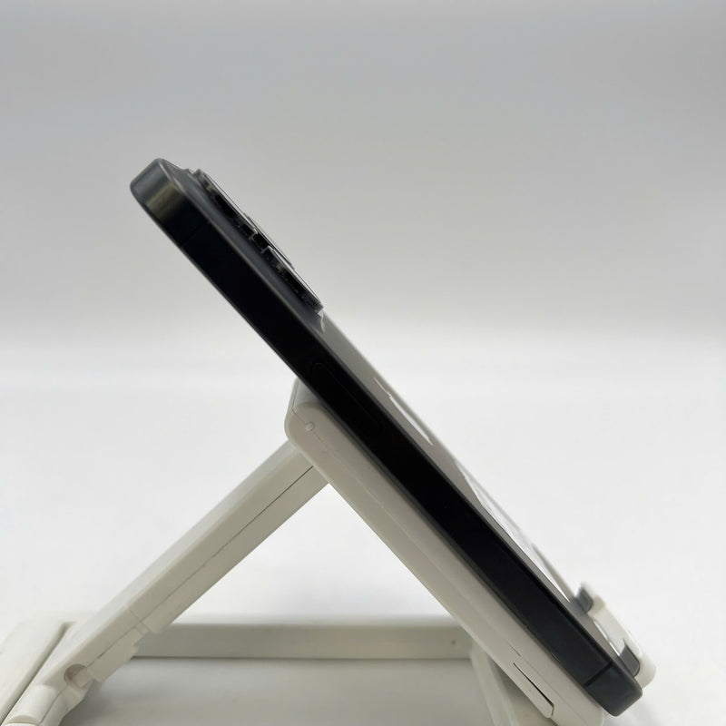 iPhone 15 Pro 128GB အနက်ရောင် 98% ဘက်ထရီ 88% နိုင်ငံတကာ SB (SB မှ ဆင်းမ်ကဒ်မရှိပါ - 0.5x အစက်အပြောက်များ၊ အစွန်းများ၊ ခြစ်ရာများ) - HH7283 