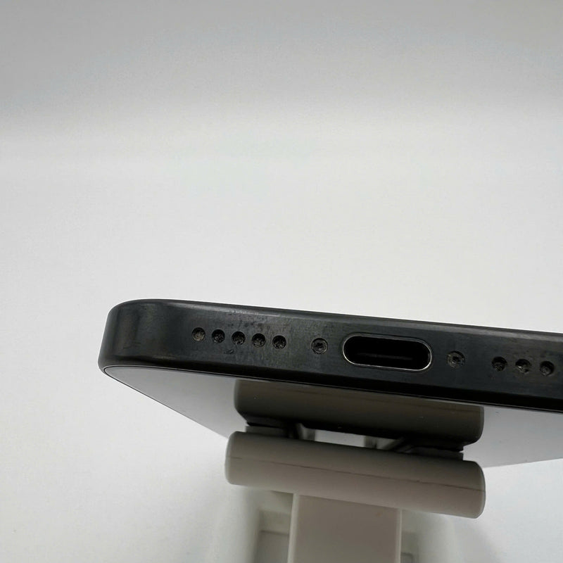 iPhone 15 Pro 128GB အနက်ရောင် 98% ဘက်ထရီ 88% နိုင်ငံတကာ SB (SB မှ ဆင်းမ်ကဒ်မရှိပါ - 0.5x အစက်အပြောက်များ၊ အစွန်းများ၊ ခြစ်ရာများ) - HH7283 