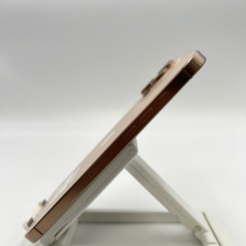 iPhone 16 Pro Max 256GB Desert Gold 98% ဘက်ထရီ 93% International Apple (အစွန်းများ၊ 0.5x ကင်မရာအစက်အပြောက်များ) - HH8171 