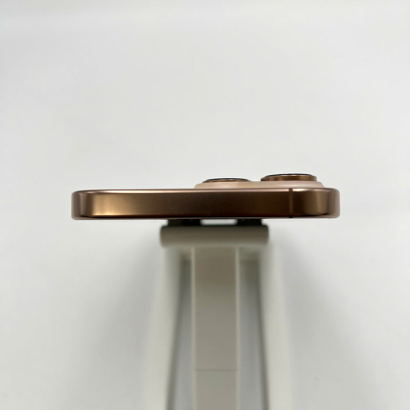 iPhone 16 Pro Max 256GB Desert Gold 98% ဘက်ထရီ 93% International Apple (အစွန်းများ၊ 0.5x ကင်မရာအစက်အပြောက်များ) - HH8171 