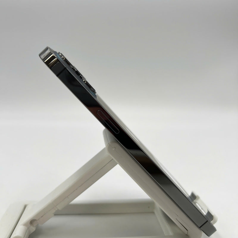 iPhone 12 Pro Max 128GB အနက်ရောင် 98% ဘက္ထရီ 100% စက်ပစ္စည်းသည် ကွန်ရက်အခကြေးငွေအားလုံးကို ပေးဆောင်ပြီး Apple International (ဘက်ထရီကို အစားထိုးခြင်း၊ အကွဲအပြဲ၊ အစွန်းများ၊ ခြစ်ရာများ၊ ကျောညိုရောင်) - HH0441 