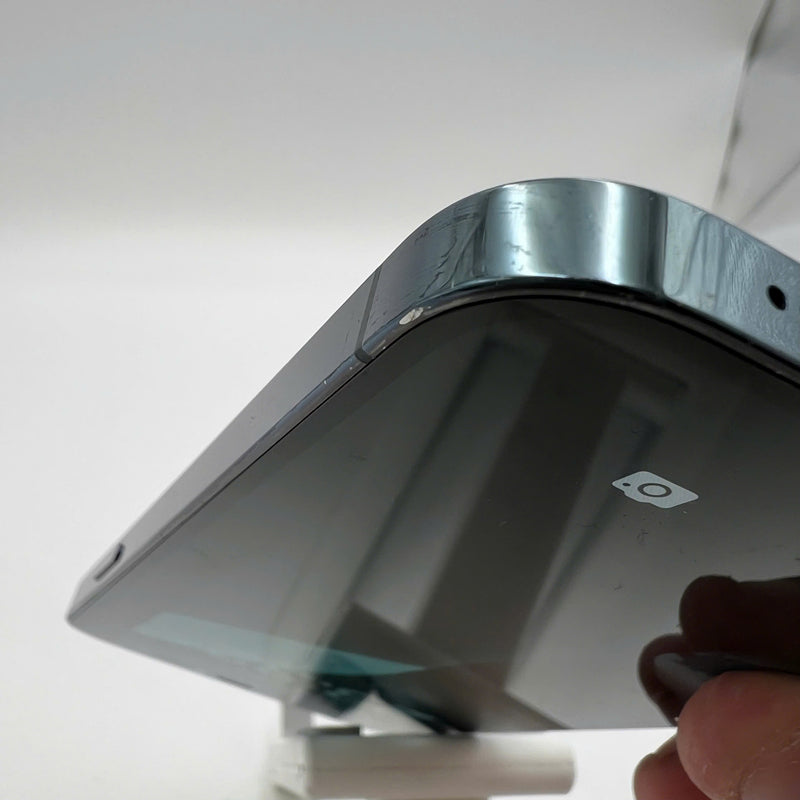 iPhone 12 Pro 128GB အပြာရောင် 98% ဘက်ထရီ 87% စက်ပစ္စည်းသည် ကွန်ရက်အခကြေးငွေအားလုံးကို ပေးဆောင်ထားပြီး Apple International (CHAP ဘက်ထရီကို အစားထိုးခြင်း၊ 2x အစက်အပြောက်များ၊ အစွန်းအထင်းများ) - HH3442 