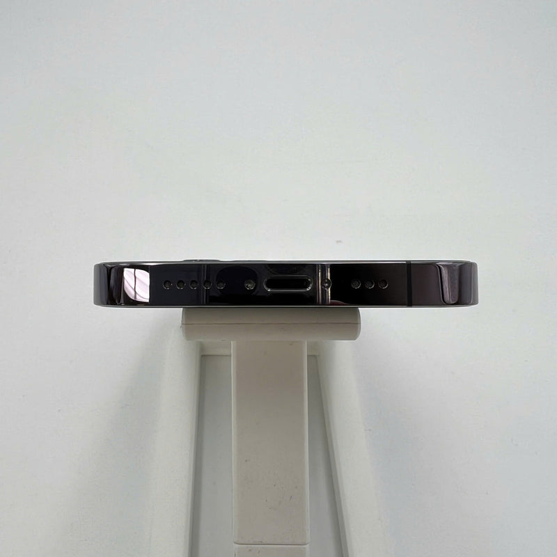 iPhone 14 Pro 128GB ငွေရောင် 98% ဘက္ထရီ 85% International SB (SB မှ SIM မရှိပါ - အစားထိုး ဘက်ထရီ - အစွန်းတွင် ခြစ်ရာများ၊ 0.5x/3x အစက်များ) - HH3747 