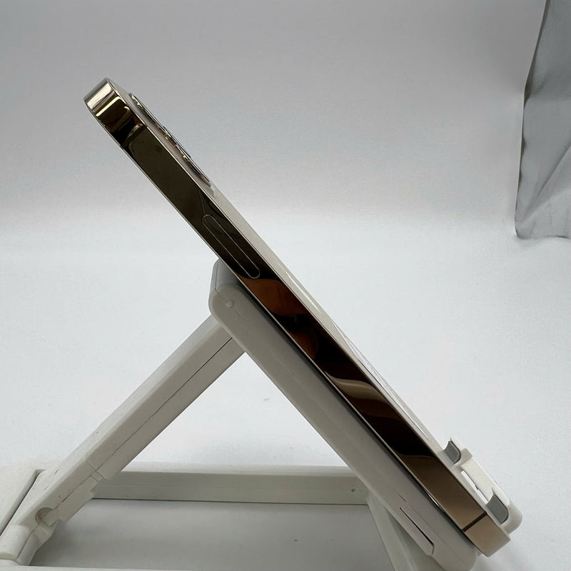 iPhone 12 Pro 128GB Gold 98% ဘက်ထရီ 86% စက်ပစ္စည်းသည် ကွန်ရက်အခကြေးငွေအားလုံးကို ပေးဆောင်ထားပြီး Apple International (အစွန်းပေါ်ရှိ ခြစ်ရာများ၊ 1 ကွက်) - HH4432 