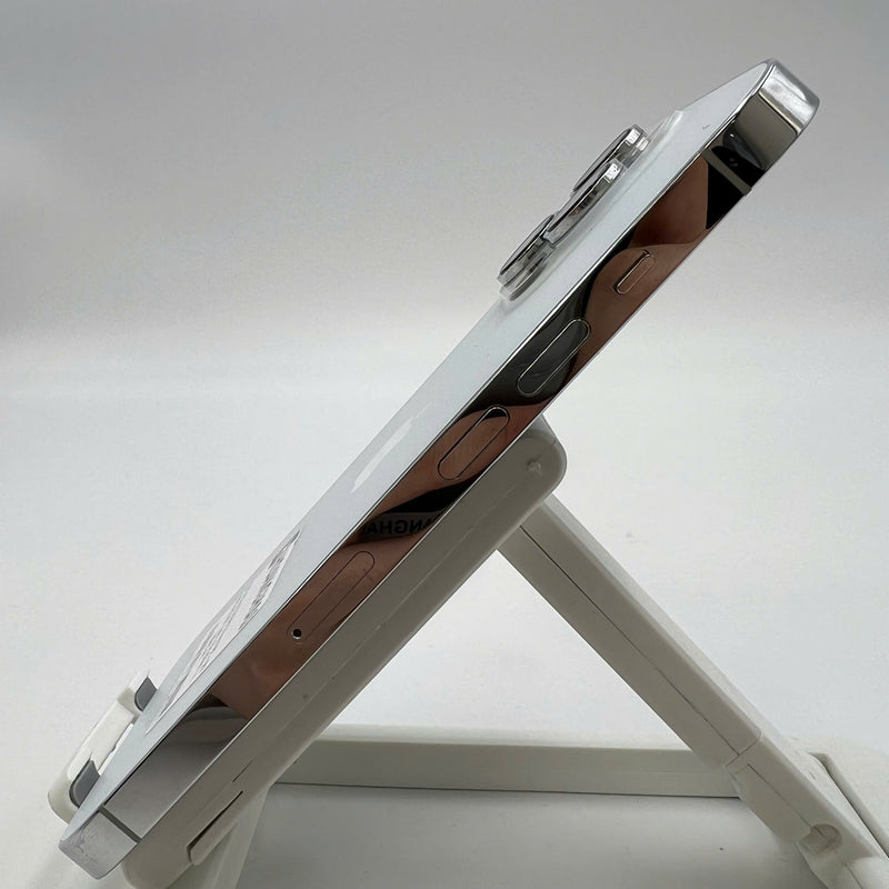 iPhone 14 Pro 128GB အဖြူရောင် 98% ဘက်ထရီ 85% Apple International (0.5x၊ 3x အစက်များ) - HH8159 