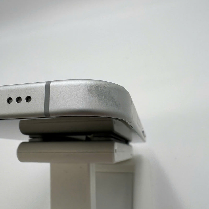 iPhone 16 128GB အဖြူရောင် 99% ဘက်ထရီ 100% နိုင်ငံတကာ DCM (DCM ဆင်းမ်မပါ - လိမ္မော်ရောင် အစွန်းများ) - HH1049 