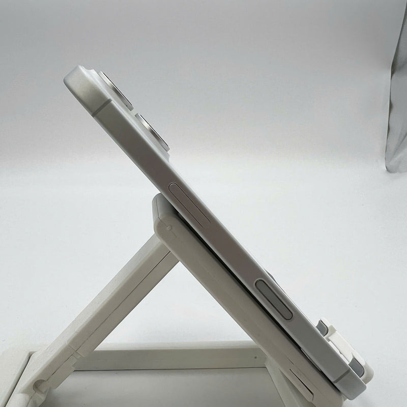 iPhone 16 128GB အဖြူရောင် 99% ဘက်ထရီ 100% နိုင်ငံတကာ DCM (DCM ဆင်းမ်မပါ - လိမ္မော်ရောင် အစွန်းများ) - HH1049 